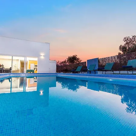 Harmony - Com Piscina, Bbq E Mesa Ping-pong - *